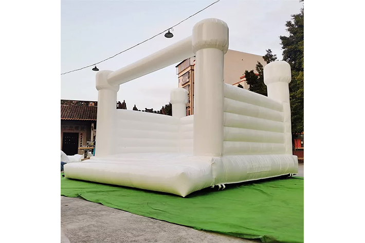 Durable PVC Tarpaulin White Bounce Castle FWW41