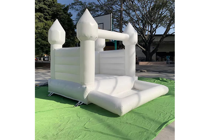 Inflatable White Bounce House FWW39