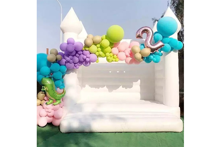 White inflatable wedding bounce house FWW33